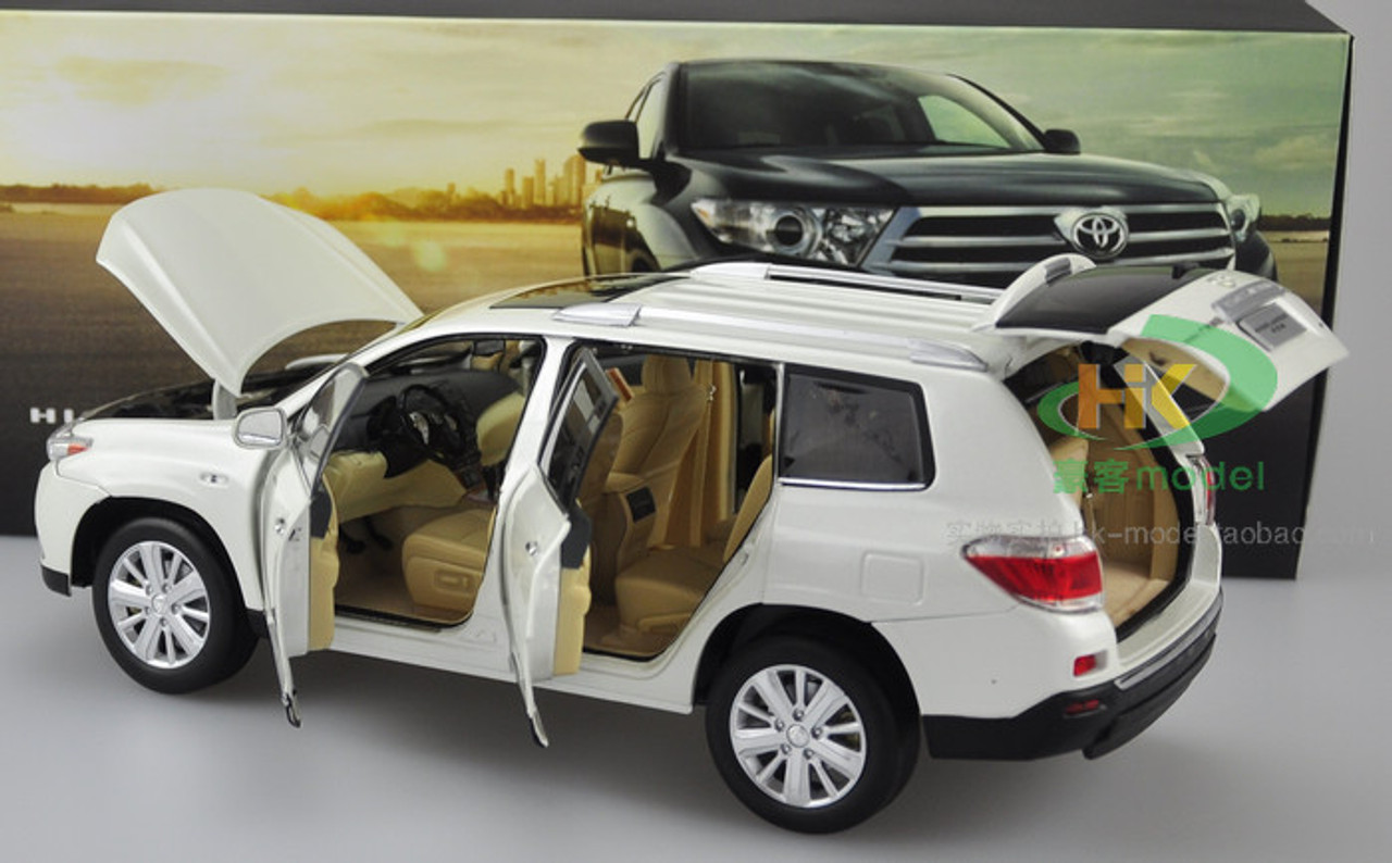 1/18 Dealer Edition 2012 Toyota Highlander (White) Diecast Car Model