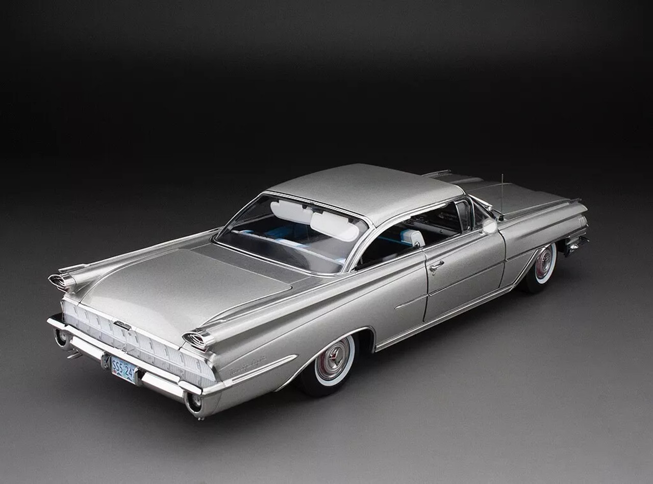 1/18 Sunstar 1959 Oldsmobile 98 Hardtop (Silver Mist
