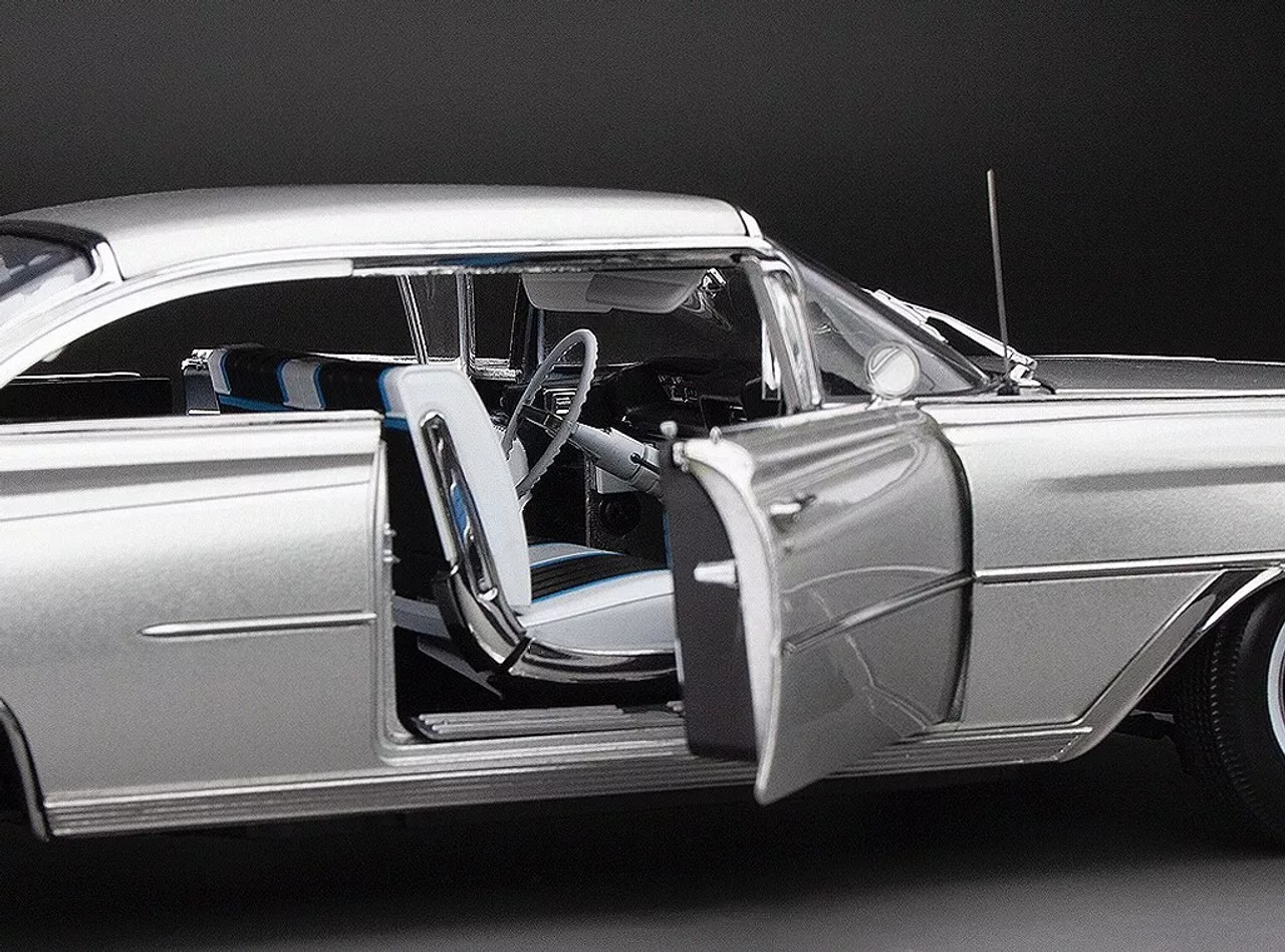 1/18 Sunstar 1959 Oldsmobile 98 Hardtop (Silver Mist