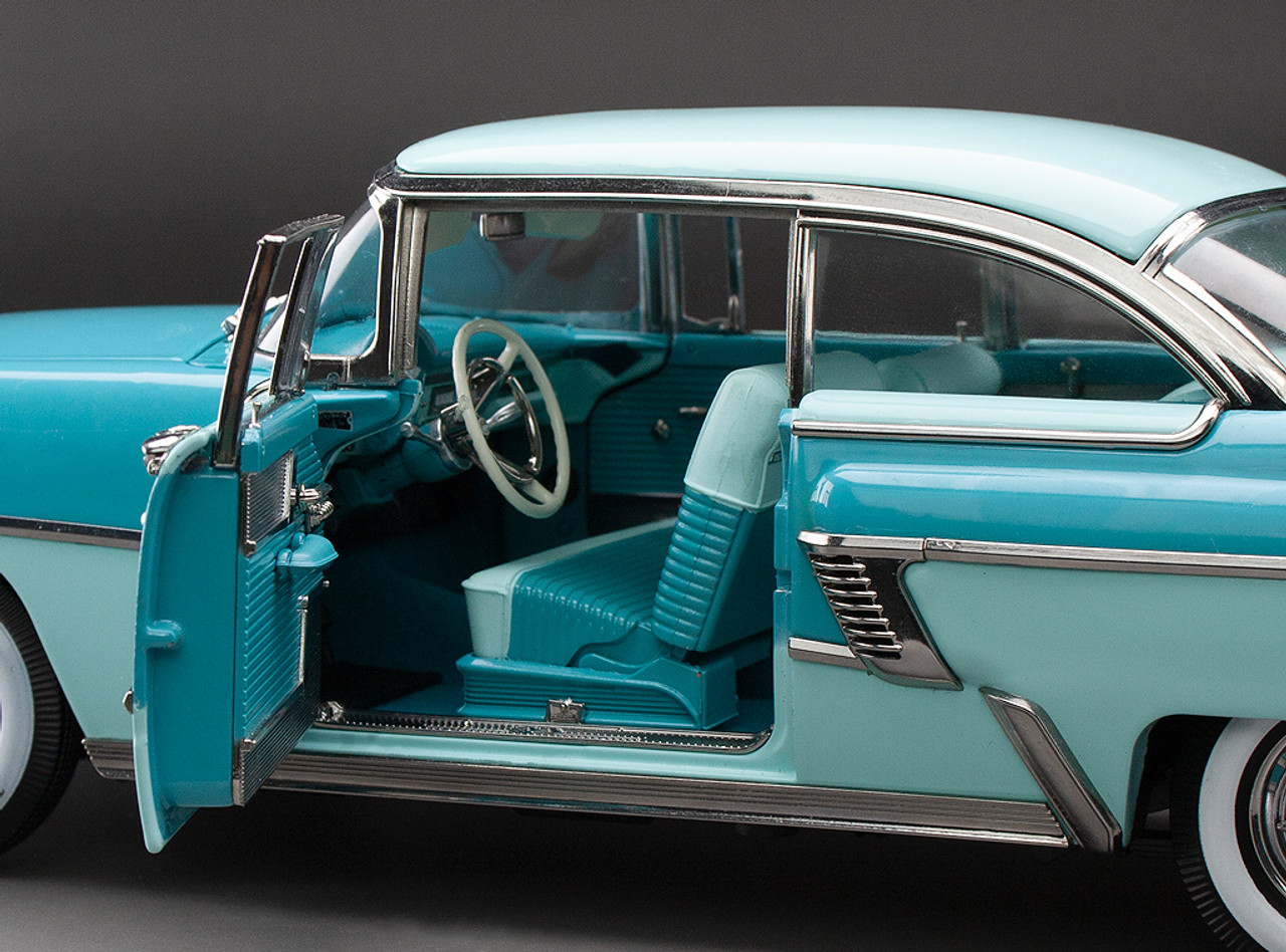1/18 Sunstar 1956 Mercury MontClair Hard Top (Niagra Blue