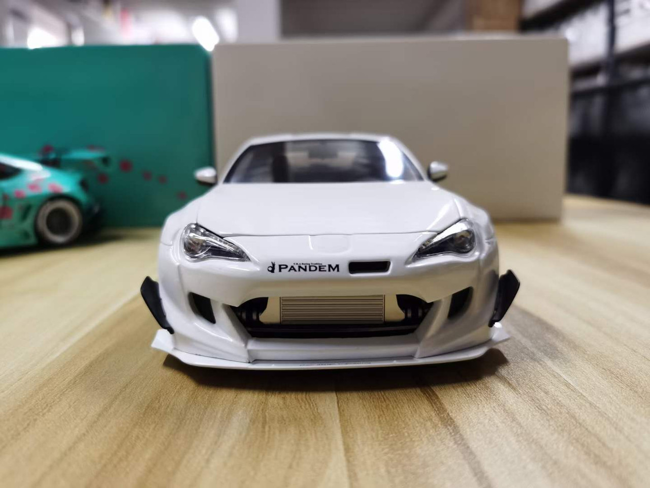 1/18 DCN Toyota 86 Pandem Sakura (White) Diecast Car Model