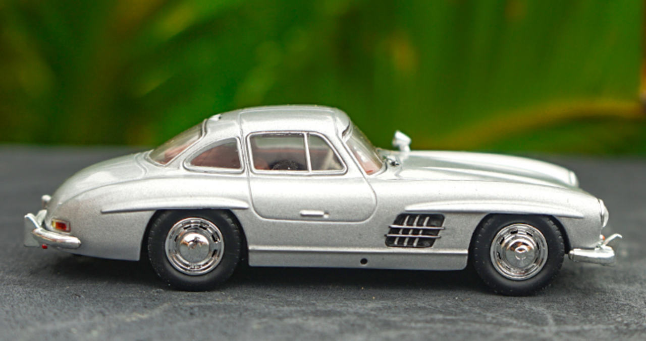 1/43 Dealer Edition Mercedes-Benz Mercedes 300SL 300 SL (Silver) Diecast Car Model