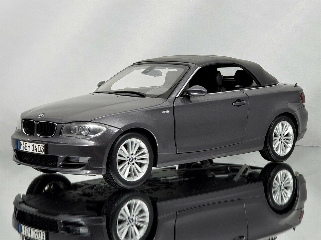 1/18 Kyosho BMW 1 Series 120i 125i Cabriolet Convertible 1st Generation  (E81/E82/E87/E88; 2004–2011) (Grey) Diecast Car Model