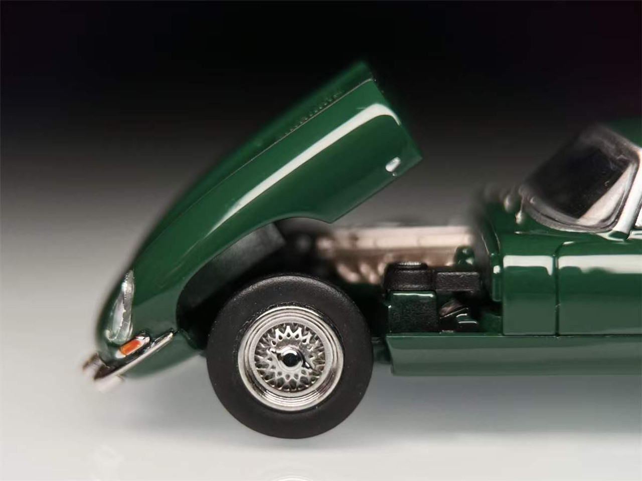 1/64 GFCC 1961 Jaguar E-Type (Green) Diecast Car Model