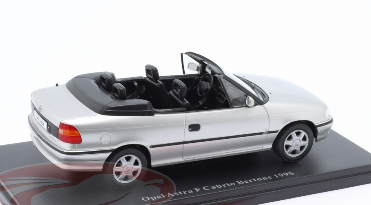 1/24 Hachette 1995 Opel Astra F Cabrio Bertone (Silver) Car Model