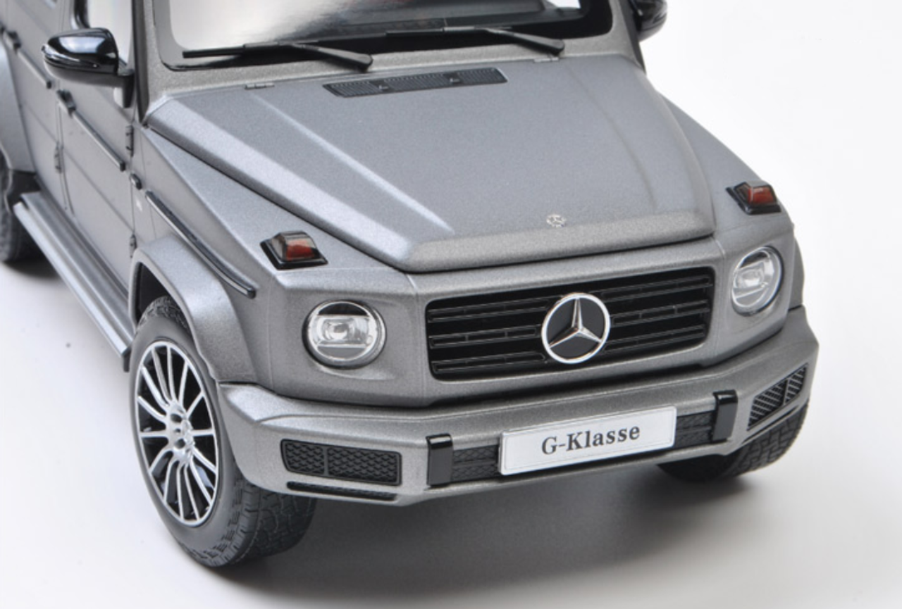 1/18 Dealer Edition 2019 Mercedes-Benz Mercedes G-Class G-Klasse G500 (Matt Silver / Designo Platinum Magno) Diecast Car Model