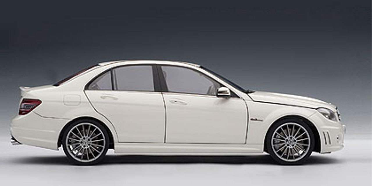 1/18 AUTOart Mercedes-Benz C-Class W204 C63 AMG (White) Diecast ...