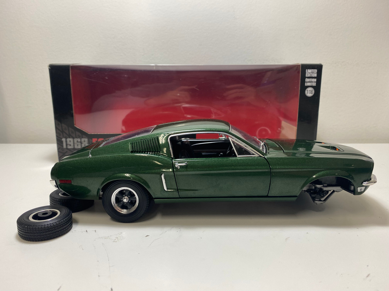 DAMAGED AS-IS 1/18 Greenlight 1968 Ford Mustang GT Fastback Highland (Green Metallic) Diecast Car Model