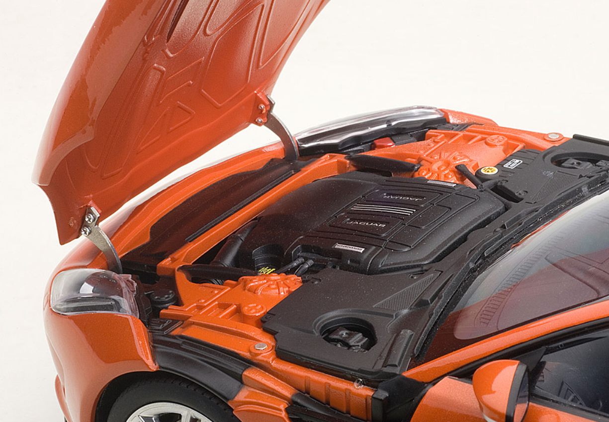 Ixo 1/43 - Jaguar F-Type V8-S Roadster Firesand Orange - Diecast Model