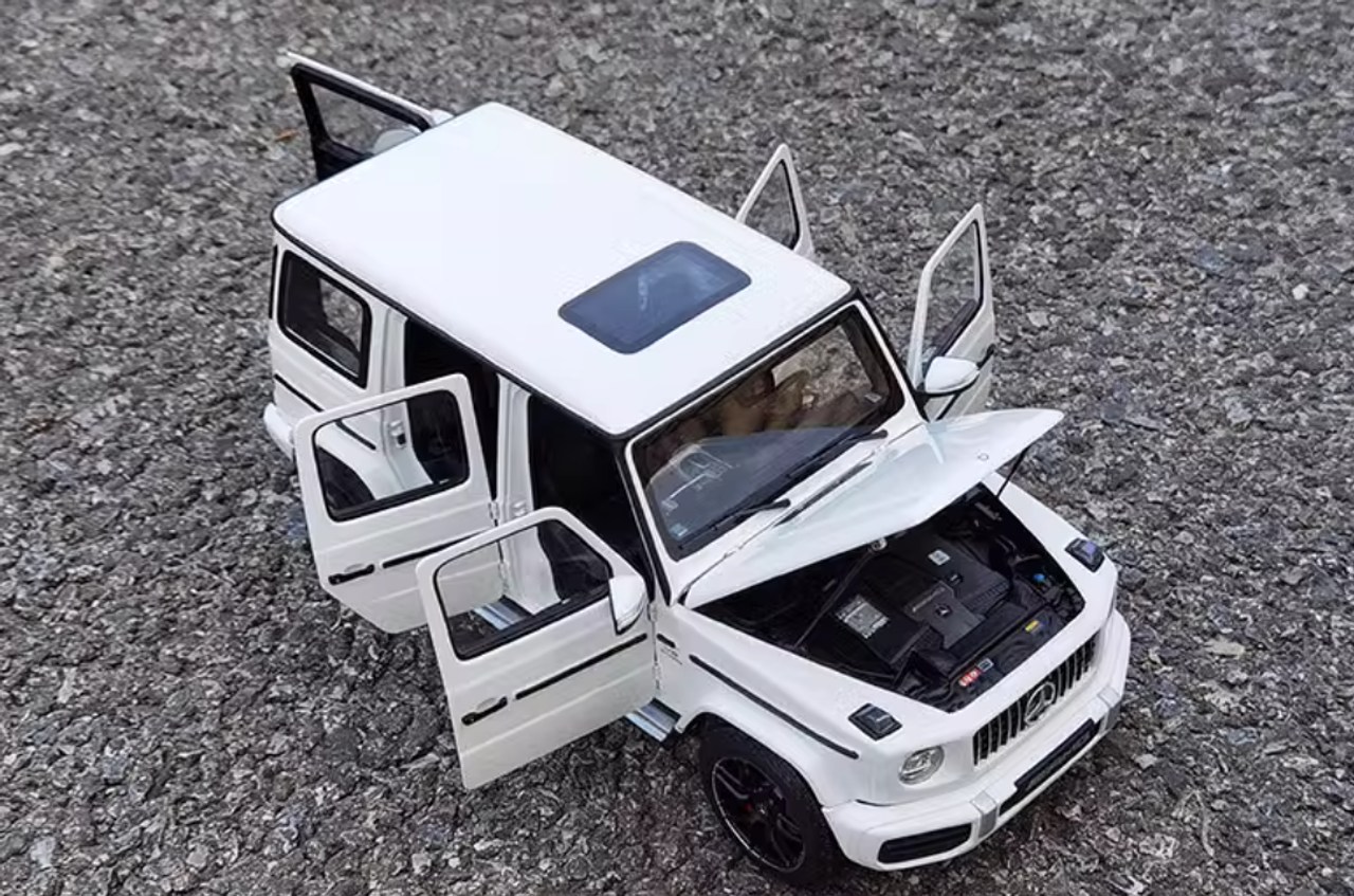 1/18 Minichamps Mercedes-Benz G-Class G63 AMG (White) Diecast Car Model