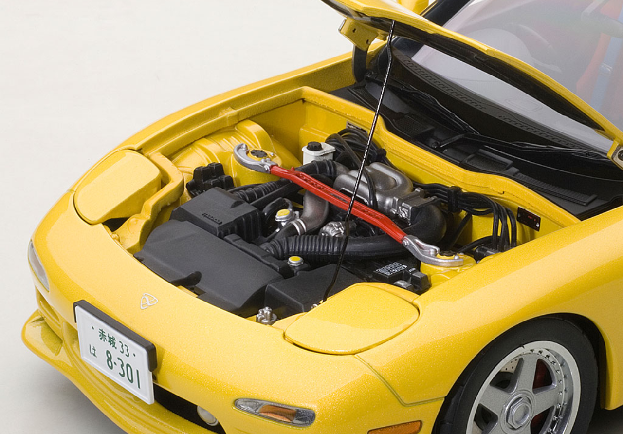 1/18 AUTOart Mazda Ẽfini RX-7 RX7 (FD3S) Initial D (Yellow) Diecast Car Model 75966