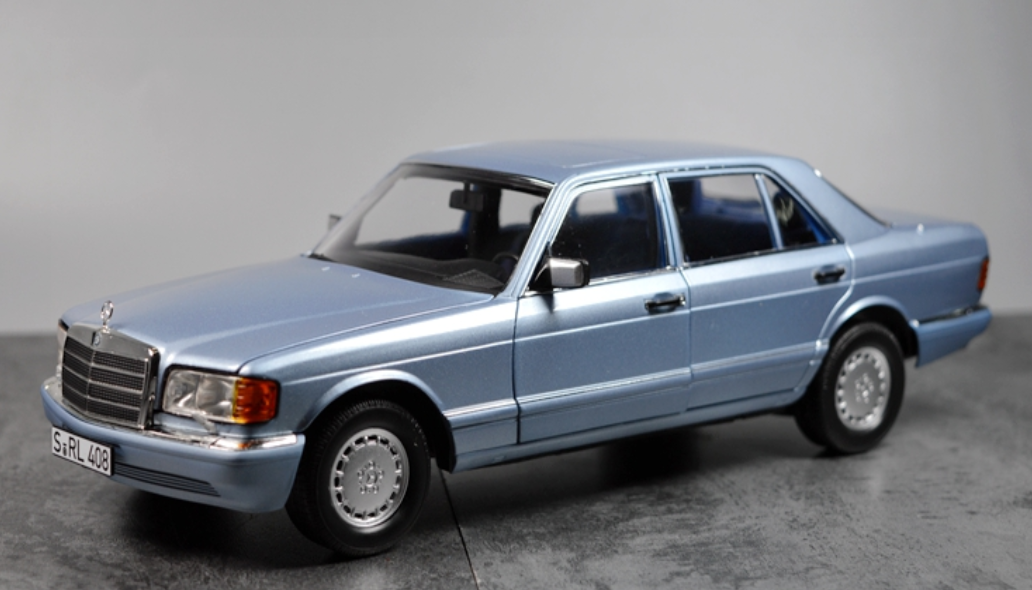 Norev Mercedes-Benz 560 SEL 1:18 Modellauto - Perlblau Metallic 1990
