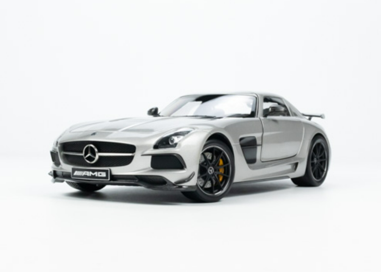 新作お得ミニチャンプス 1/18 メルセデスベンツ SLS AMG ブラバス 700 Biturbo 2013 パールホワイト 999台限定 BRABUS 700 Biturbo 107032020 乗用車