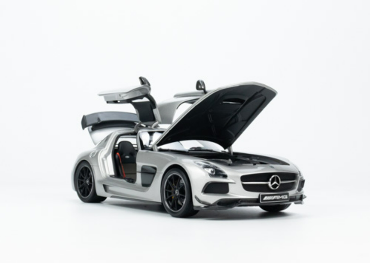 1/18 MINICHAMPS Mercedes-Benz AMG SLS Black Series Silver CLDC exclusive CLDC (Limited 300 Pieces)