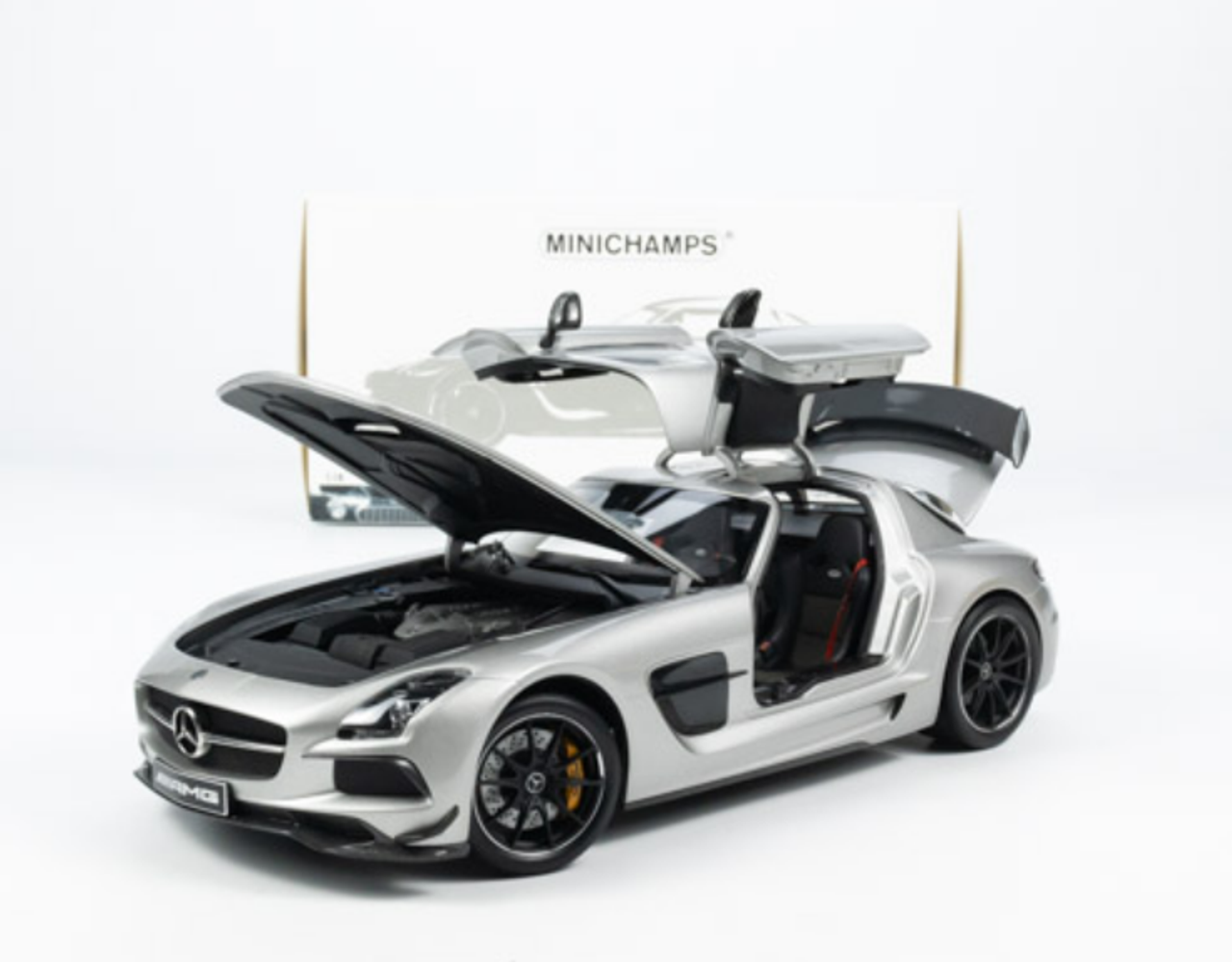 1/18 MINICHAMPS Mercedes-Benz AMG SLS Black Series Silver CLDC exclusive CLDC (Limited 300 Pieces)
