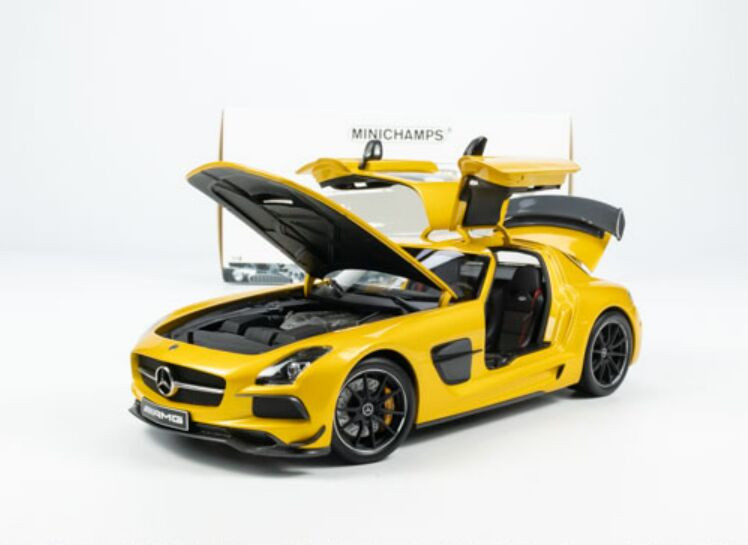 1/18 Minichamps Mercedes-Benz AMG SLS Black Series (Gold Yellow