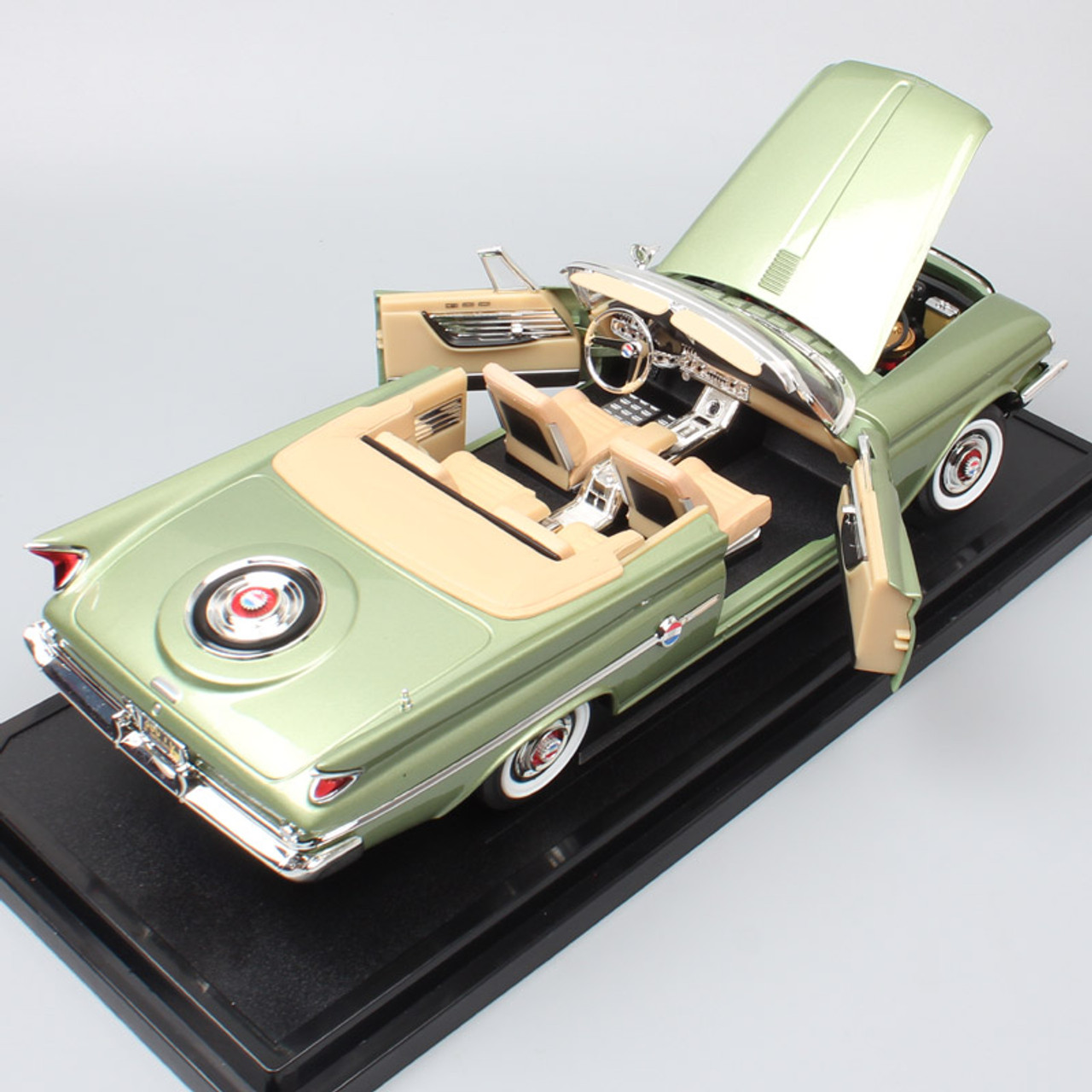1/18 Yatming Lucky Diecast 1960 Chrysler 300F 300 F (Green