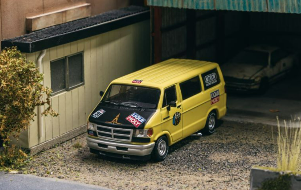 1/64 Tarmac Works Dodge Van Yellow - LIVECARMODEL.com