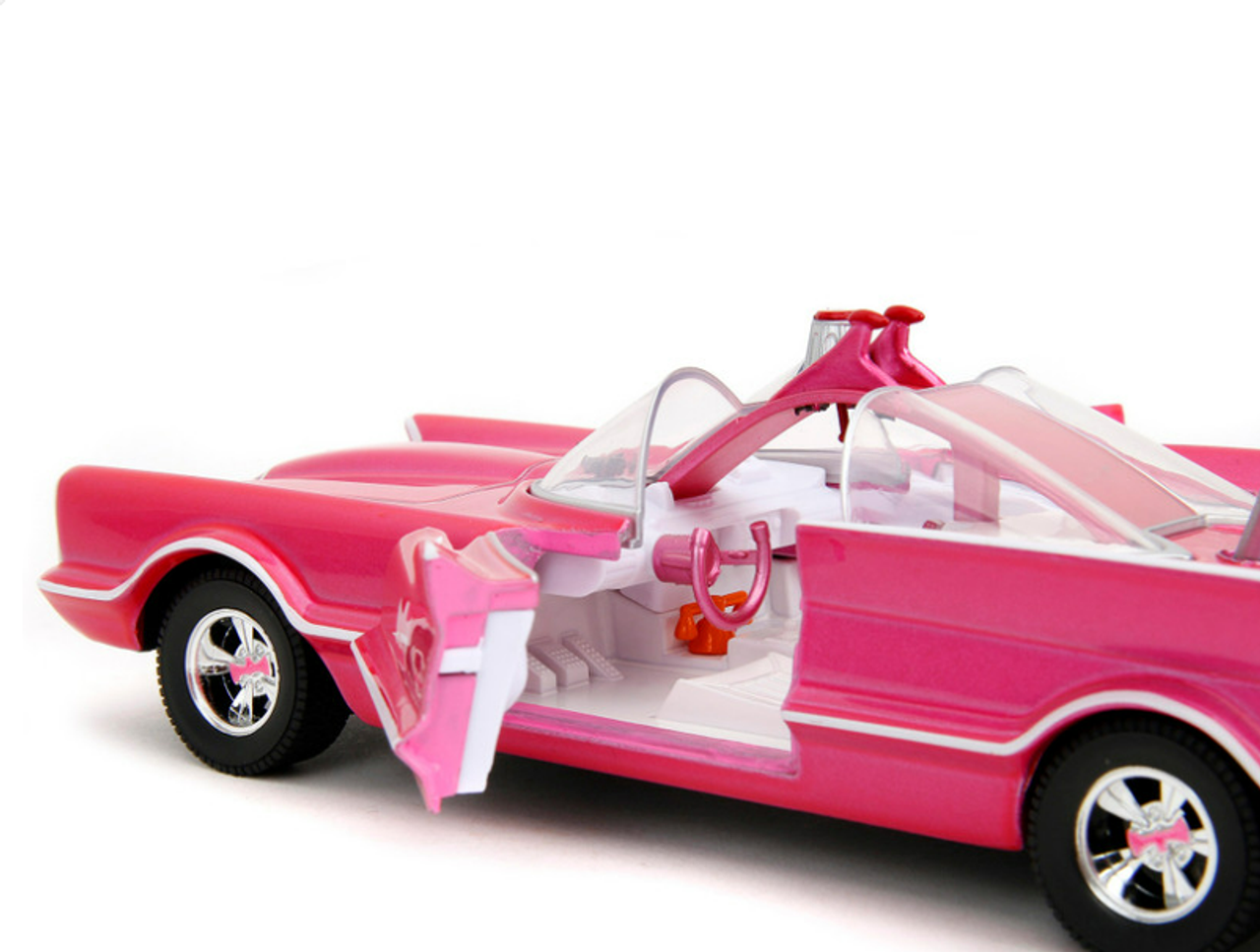 1:24 JadaToys PINK SLIPSシリーズ バットモービル 1966 Classic Batmobile Pink Metallic with White Interior