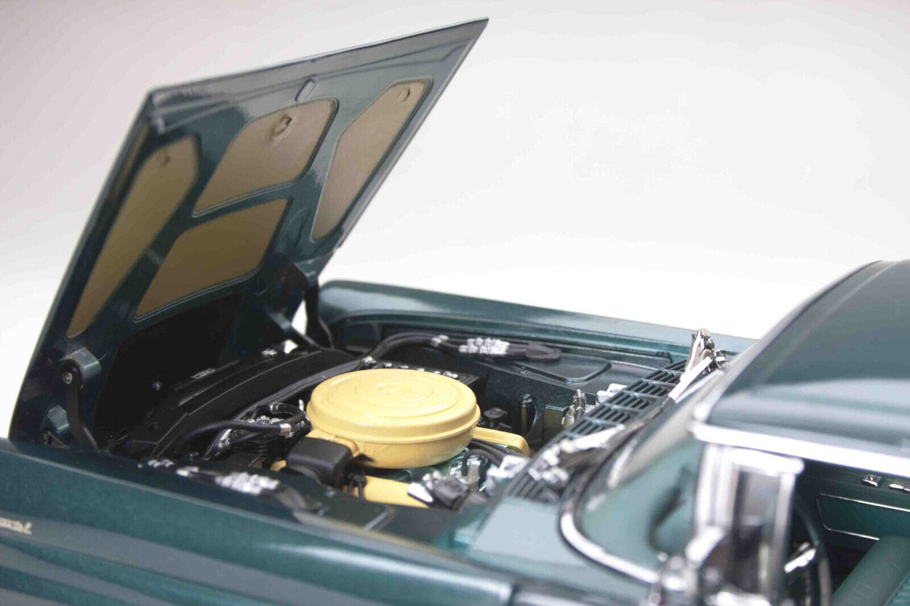 1/18 Sunstar 1958 Lincoln Continental MKIII Hard Top (Spruce Green) Diecast Car Model