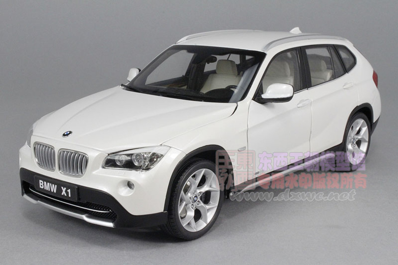 1/18 Kyosoh E84 BMW X1 xDrive 28i (White) Diecast Car Model