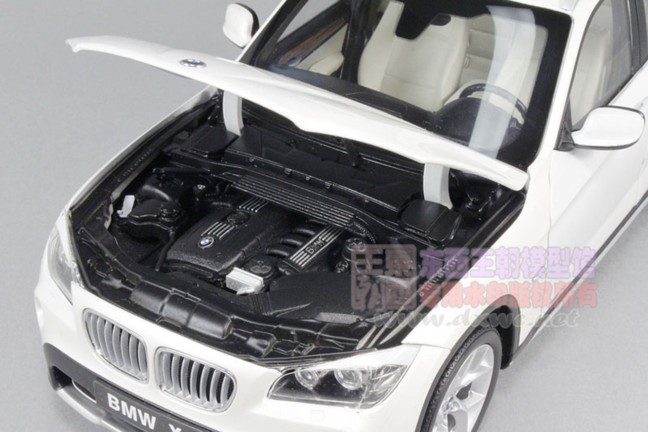 BMW X1 xDrive 28i (E84) Vermillion Red 1/18 Diecast Car Model by