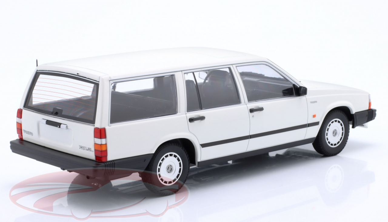 1/18 Minichamps 1986 Volvo 740 GL Break (White) Car Model