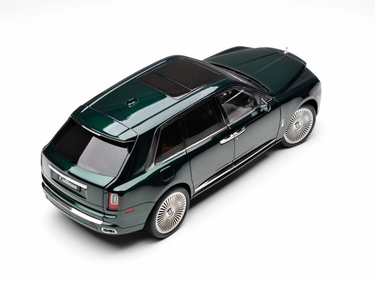 1/18 Dealer Edition Rolls-Royce RR Cullinan (Black Green