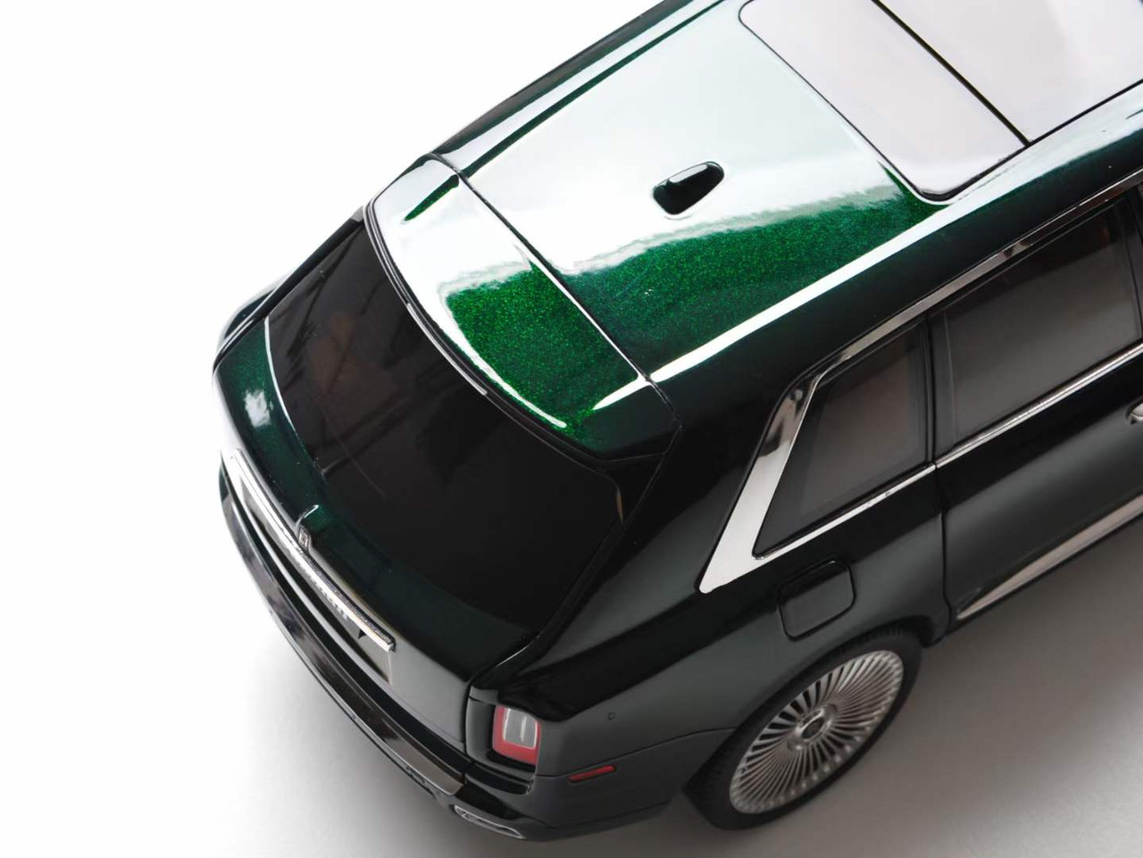 1/18 Dealer Edition Rolls-Royce RR Cullinan (Black Green