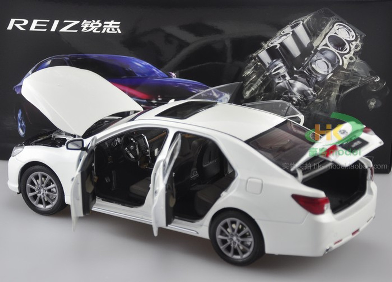 1/18 Dealer Edition Toyota Reiz (White) Diecast Car Model