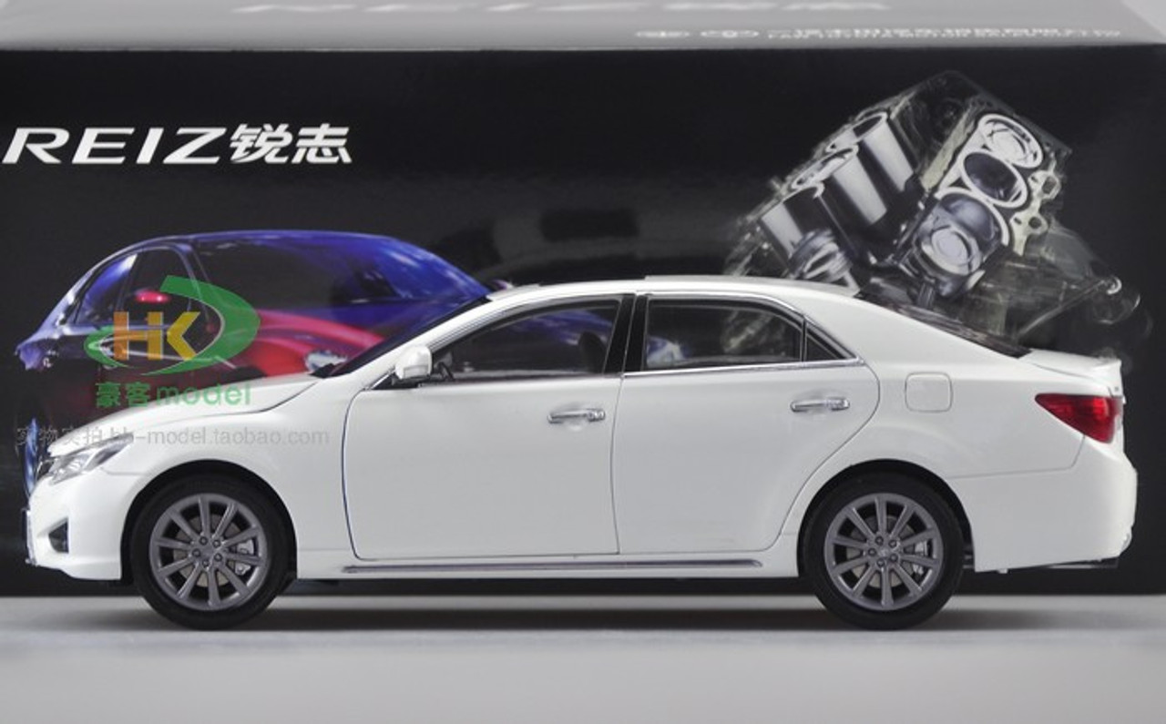 1/18 Dealer Edition Toyota Reiz (White) Diecast Car Model