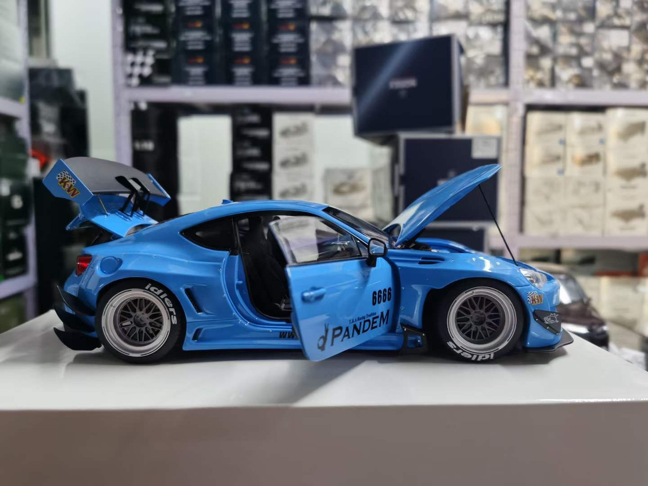 1/18 DCN Toyota 86 Pandem (Blue) Diecast Car Model - LIVECARMODEL.com