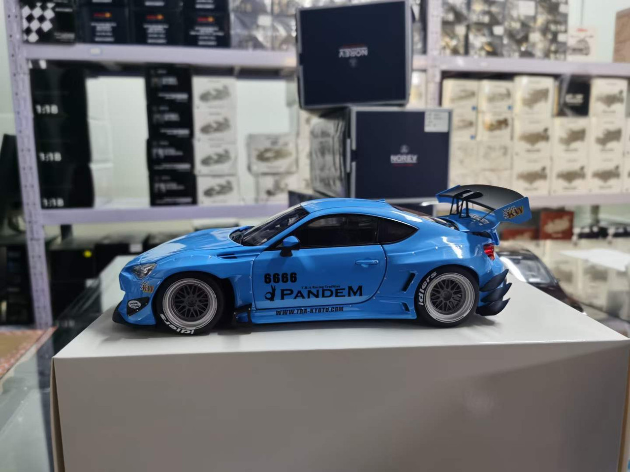 1/18 DCN Toyota 86 Pandem (Blue) Diecast Car Model - LIVECARMODEL.com