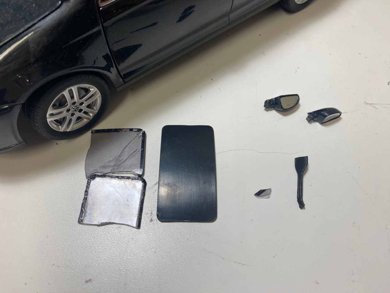 DAMAGED AS IS 1/18 Dealer Edition Volkswagen VW Jetta / Sagitar (Grey Black) 5th Generation (A5, Type 1K5; 2006–2011) Diecast Car Model