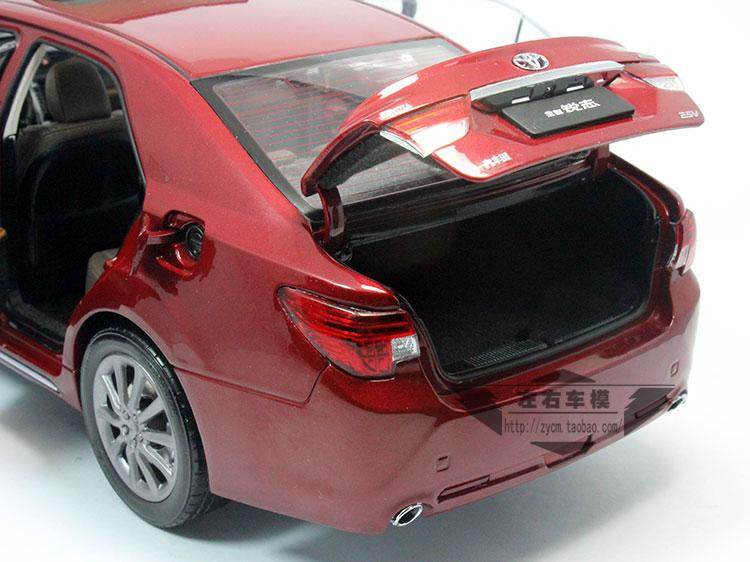 1/18 Toyota Reiz (Red) - LIVECARMODEL.com