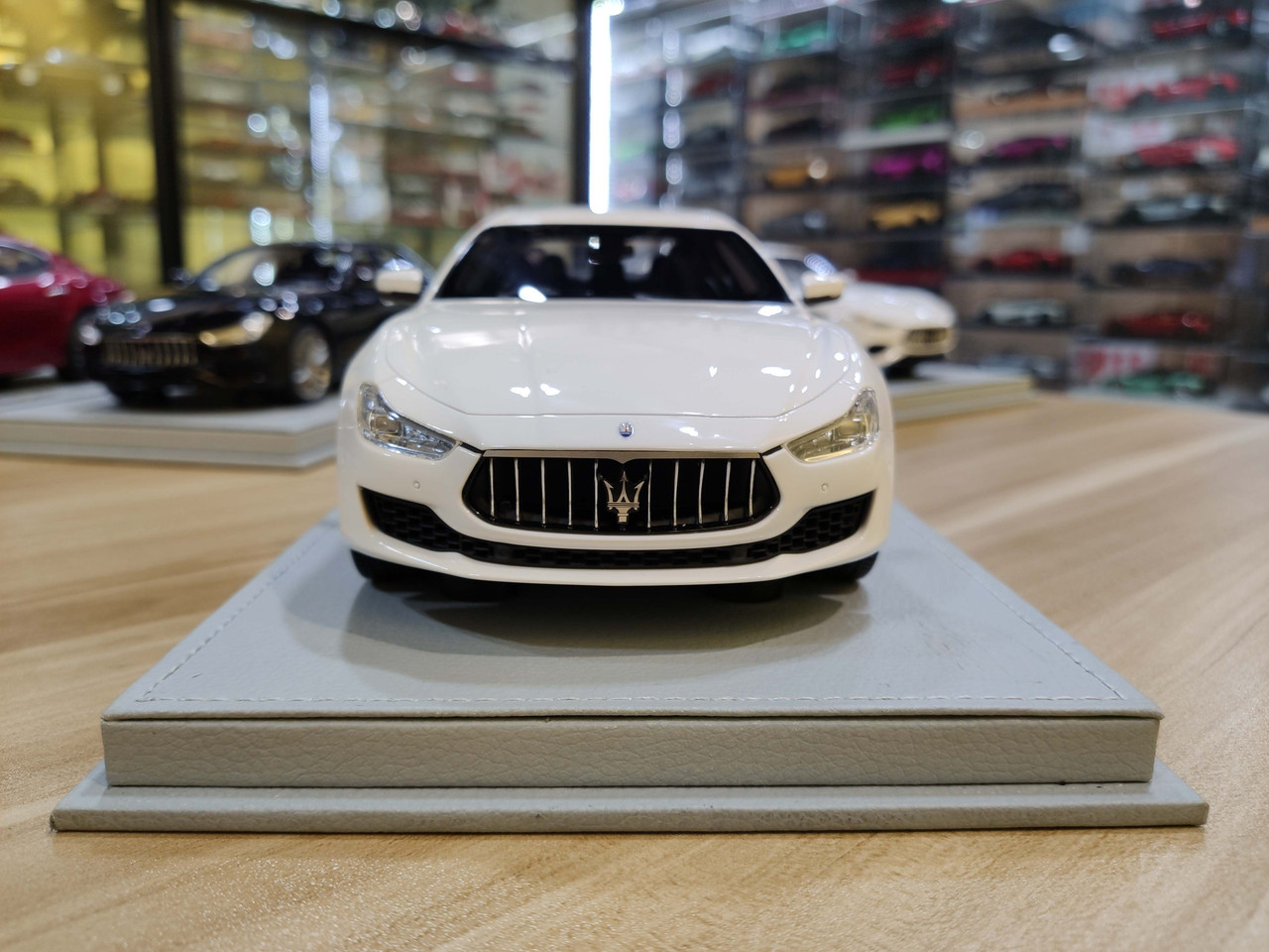 1/18 BBR Maserati Ghibli SQ4 S Q4 (White) RHD Resin Car Model