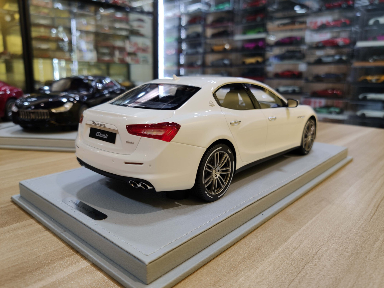 1/18 BBR Maserati Ghibli SQ4 S Q4 (White) RHD Resin Car Model