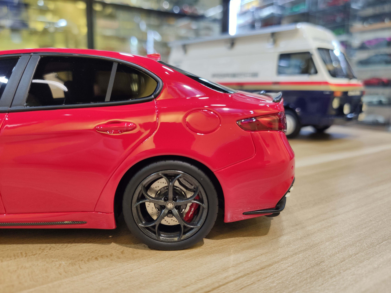 Otto Models アルファロメオ 1/18 レッド 1/18 OTTO Alfa Romeo 145 Quadrifoglio (Red) Resin Car Model