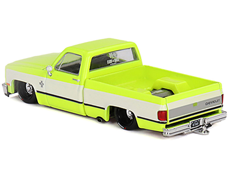 1/64 Kaido House & Mini GT Chevrolet Silverado KAIDO Flo V1