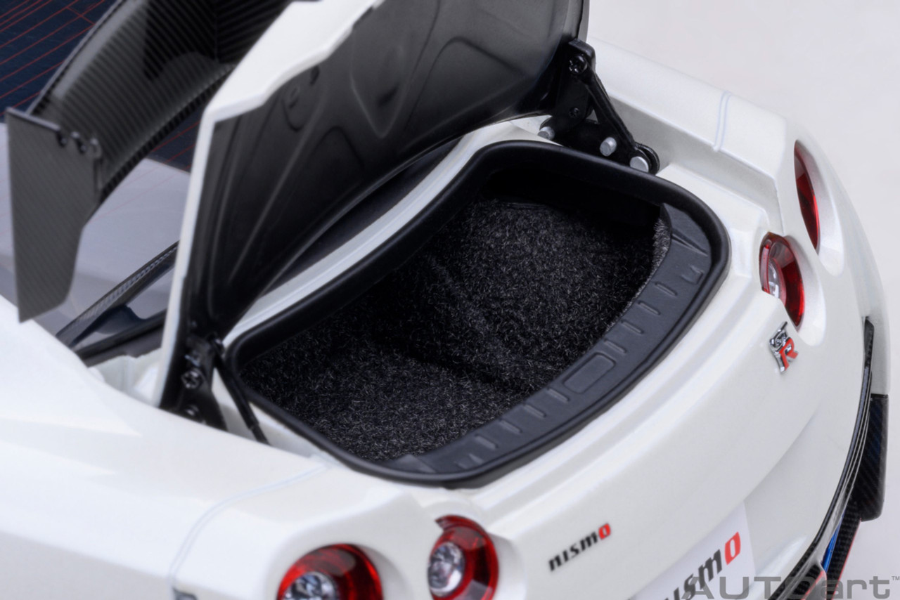 1/18 AUTOart 2022 Nissan GT-R (R35) Nismo Special Edition (Brilliant White Pearl) Car Model