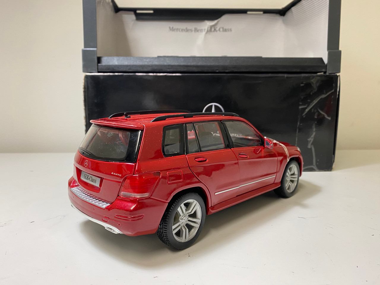 MINOR DEECT 1/18 Mercedes-Benz Mercedes GLK GLK-Class GLK-Klasse (Red) Diecast Car Model