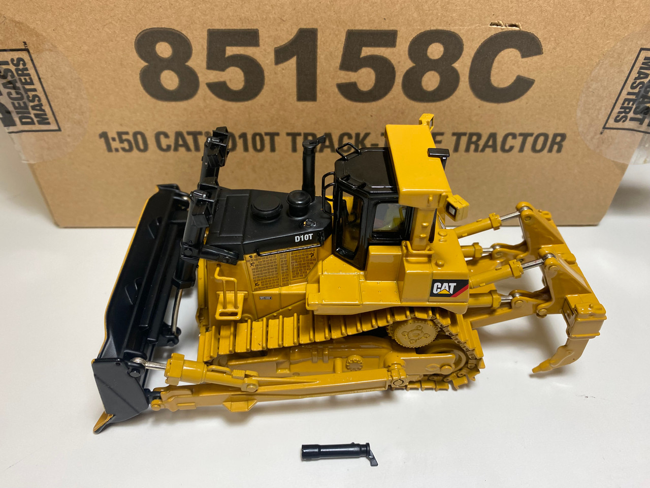 MINOR DAMAGED CAT Caterpillar D10T Track Type Tractor with Operator "Core Classics Series" 1/50 Diecast Model by Diecast Masters