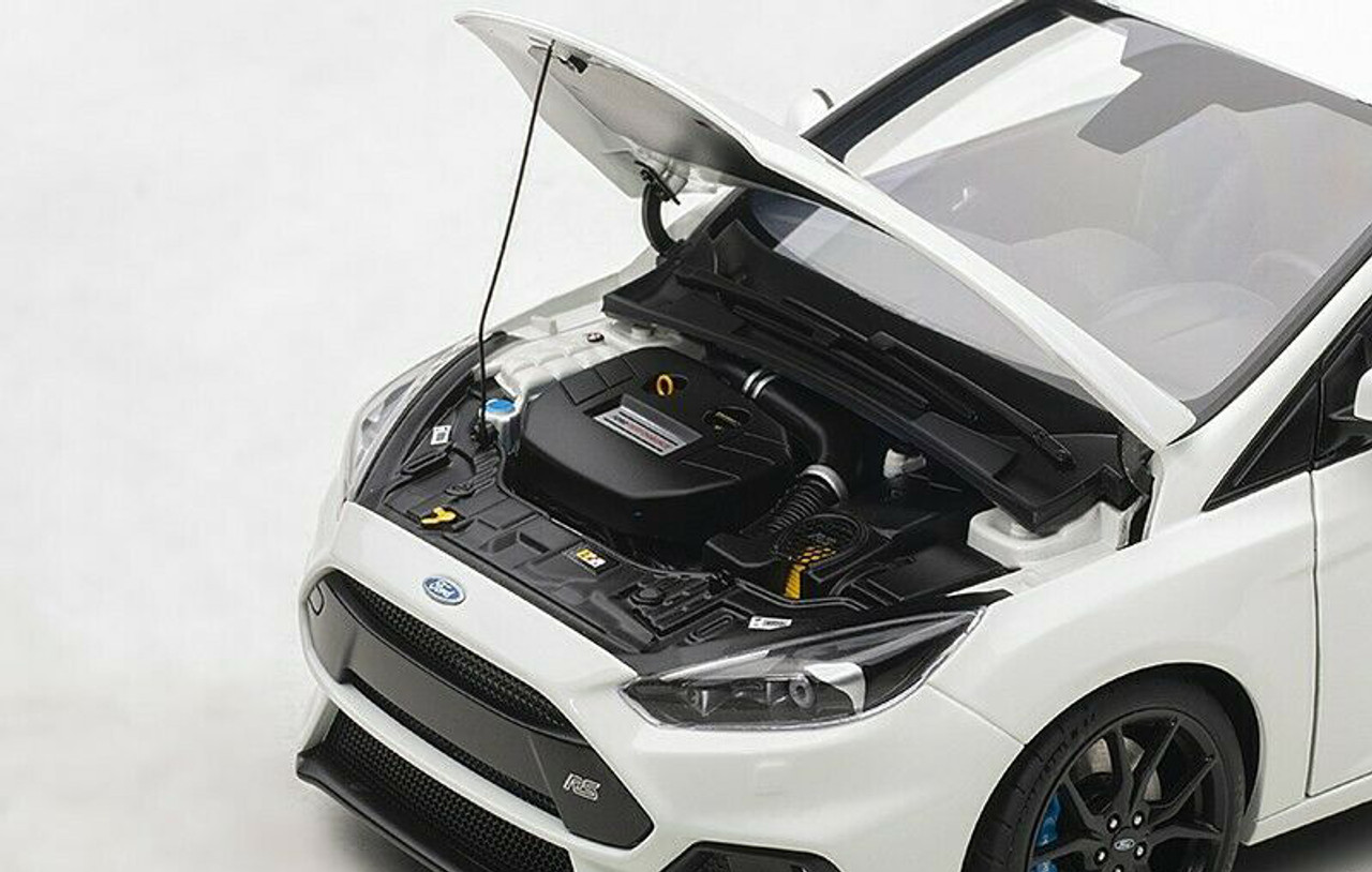 1/18 AUTOart Ford Focus RS (White) Car Model