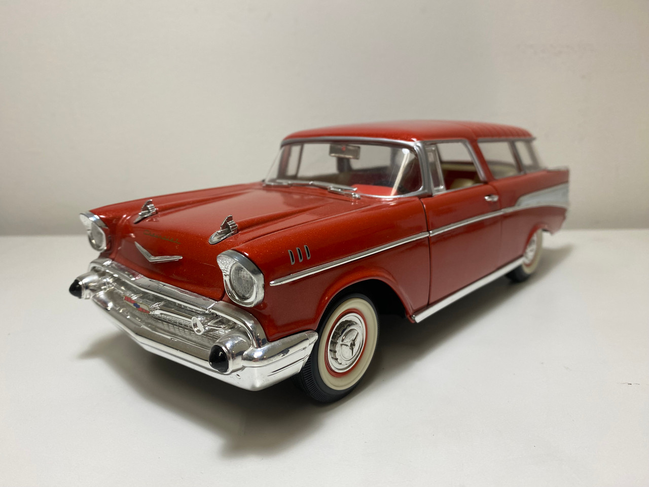 NO BOX AS-IS 1/18 Road Signature 1957 Chevrolet Nomad (Red) Diecast Car Model