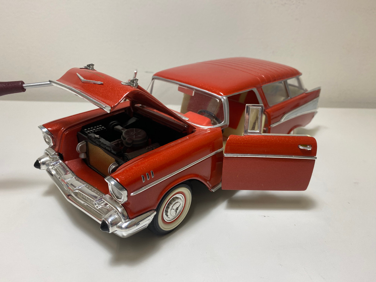 NO BOX AS-IS 1/18 Road Signature 1957 Chevrolet Nomad (Red) Diecast Car Model