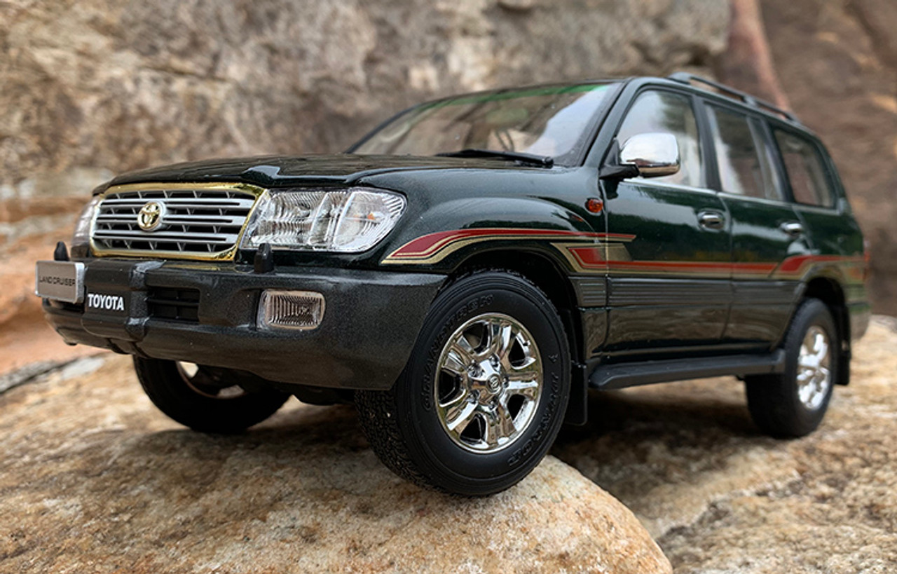 1/18 Dealer Edition 2005 Toyota Land Cruiser LC100 (Green) Diecast