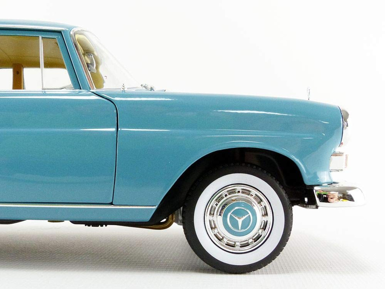 1/18 Norev 1966 Mercedes-Benz Mercedes 200 (Blue) Diecast Car Model