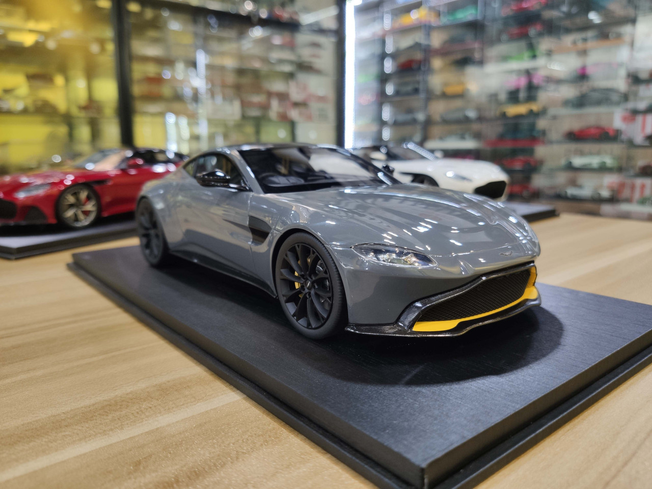 1/18 Top Speed Topspeed TSM 2019 Aston Martin Vantage (Grey) Resin Car Model