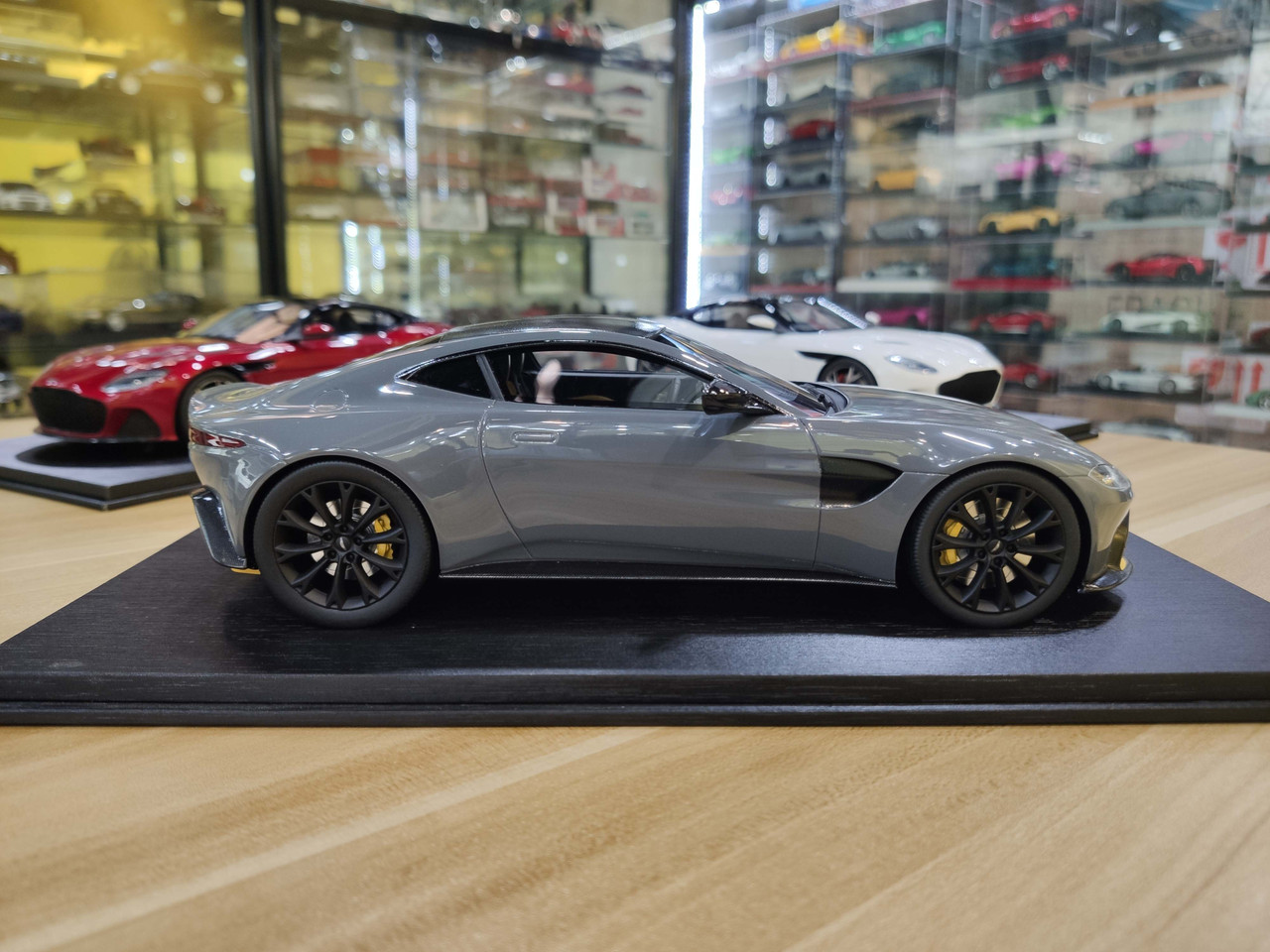 1/18 Top Speed Topspeed TSM 2019 Aston Martin Vantage (Grey) Resin Car Model