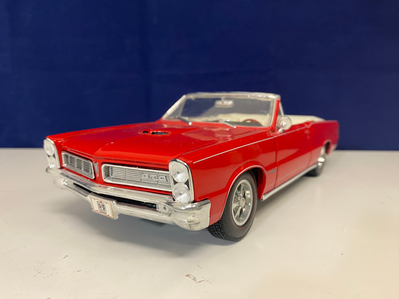 NO BOX 1/18 1965 Pontiac GTO Convertible (Red) Diecast Car Model